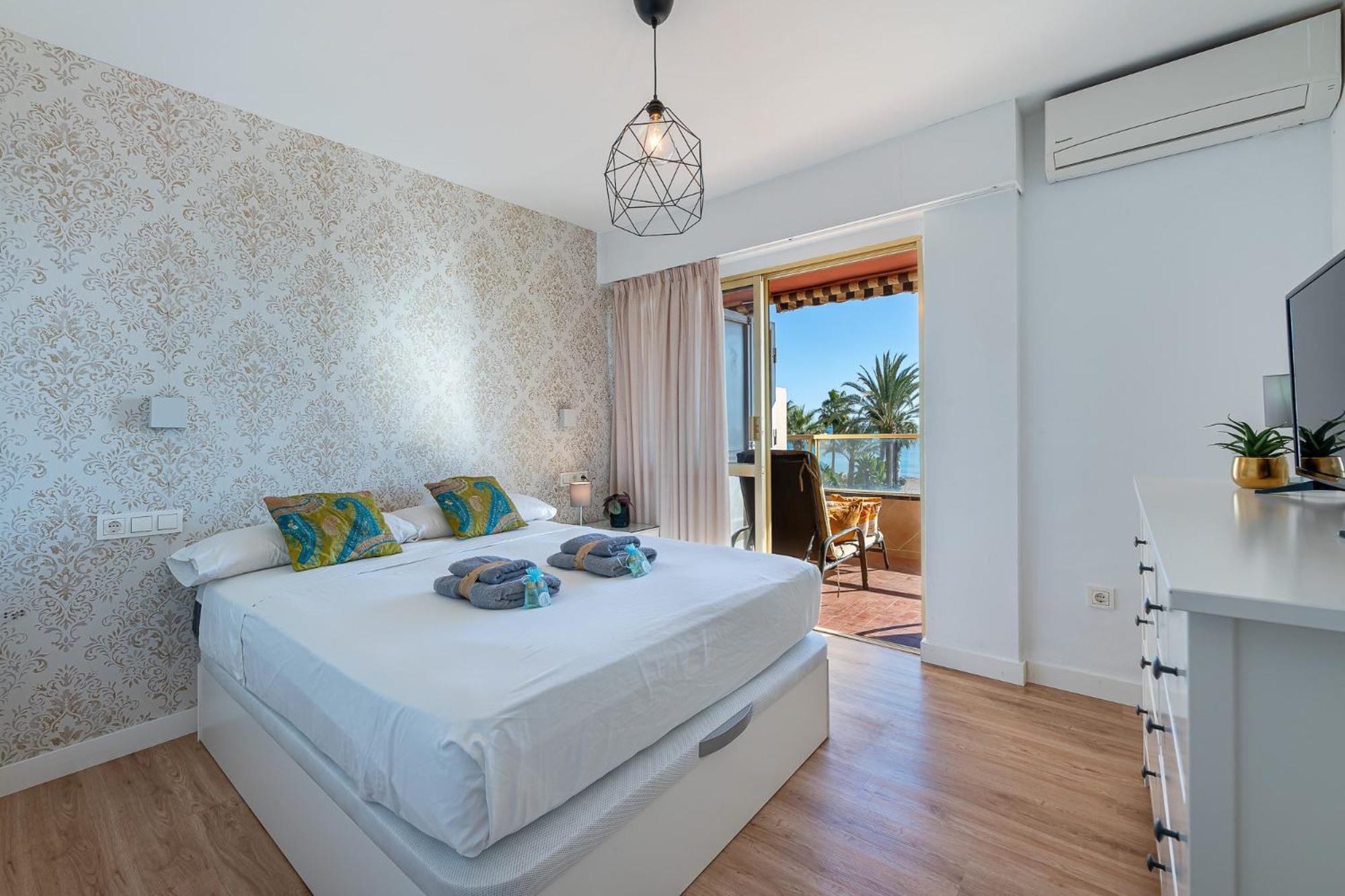 797 Holiday Rentals - Moderno Piso En Primera Linea De Playa Torremolinos Exterior photo
