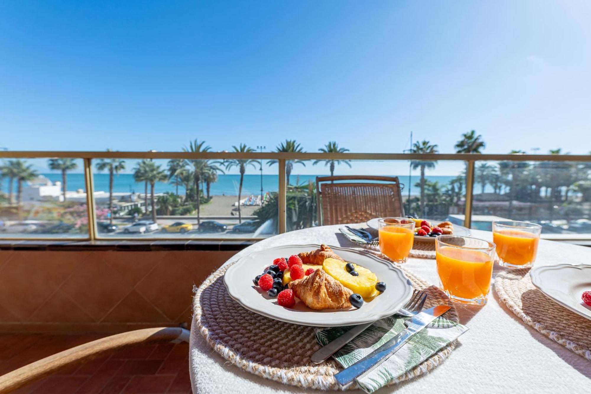 797 Holiday Rentals - Moderno Piso En Primera Linea De Playa Torremolinos Exterior photo